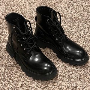 Alexander McQueen Wander boot black lace up combat boot